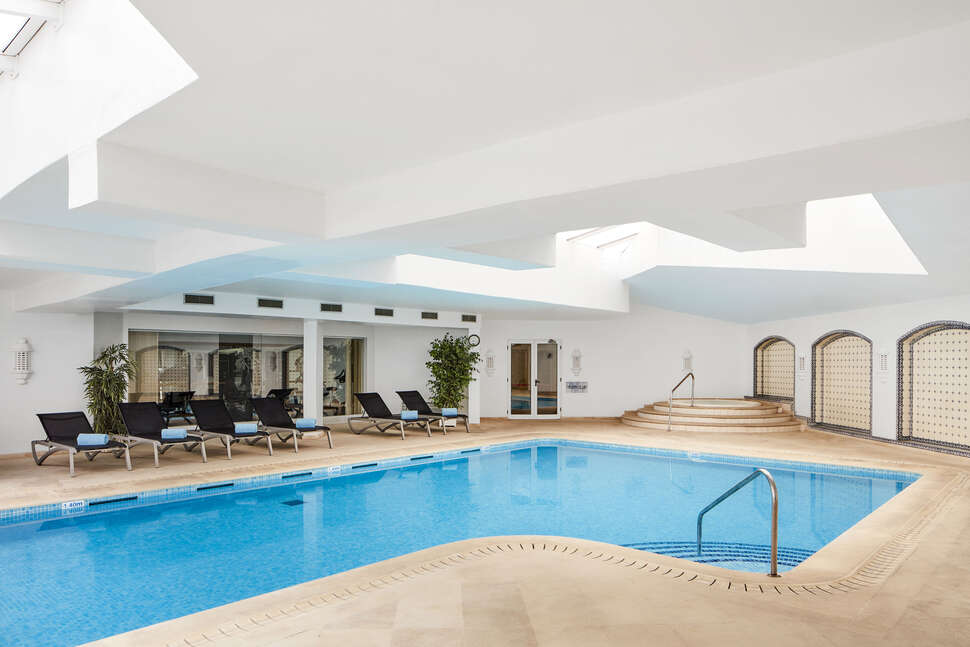 Een foto van het zwembad bij NH Lagos Algarve Resort