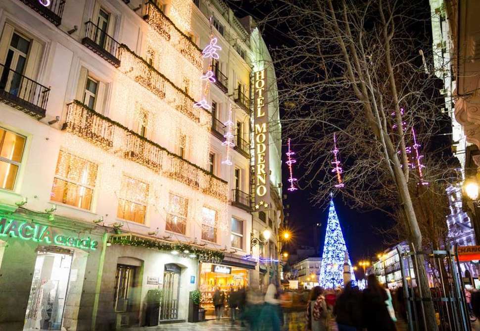 Ein Foto Hotel Moderno