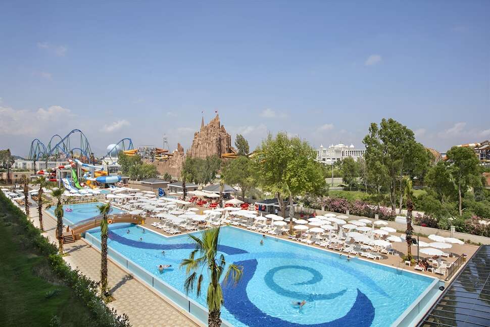 Een foto van het zwembad bij Aydinbey Queen's Palace & Spa