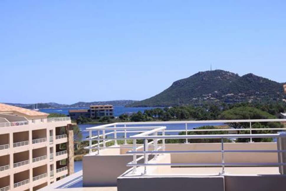 Een foto van de buitenkant van Residence Salina Bay