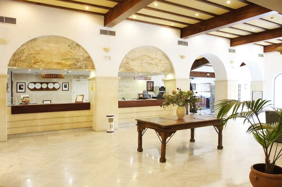 Een foto van het interieur van Hotel Guadacorte Park