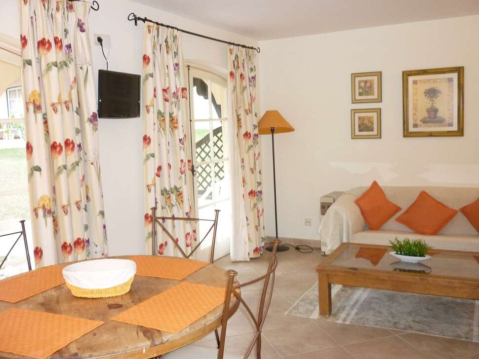 Ein Foto Old Village Apartments