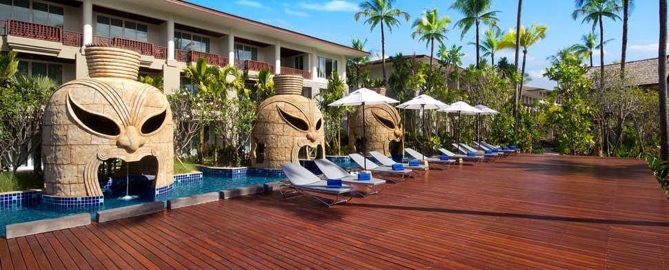Een foto van het zwembad bij Graceland Khao Lak Resort & Spa