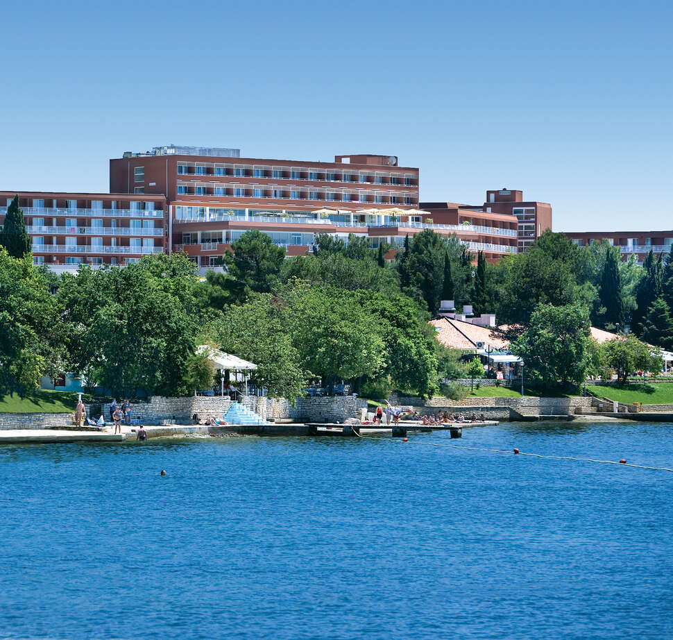 Een foto van de buitenkant van Hotel Albatros Plava Laguna