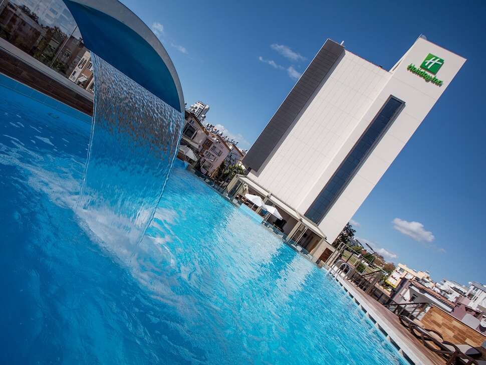 Een foto van het zwembad bij Holiday Inn Antalya