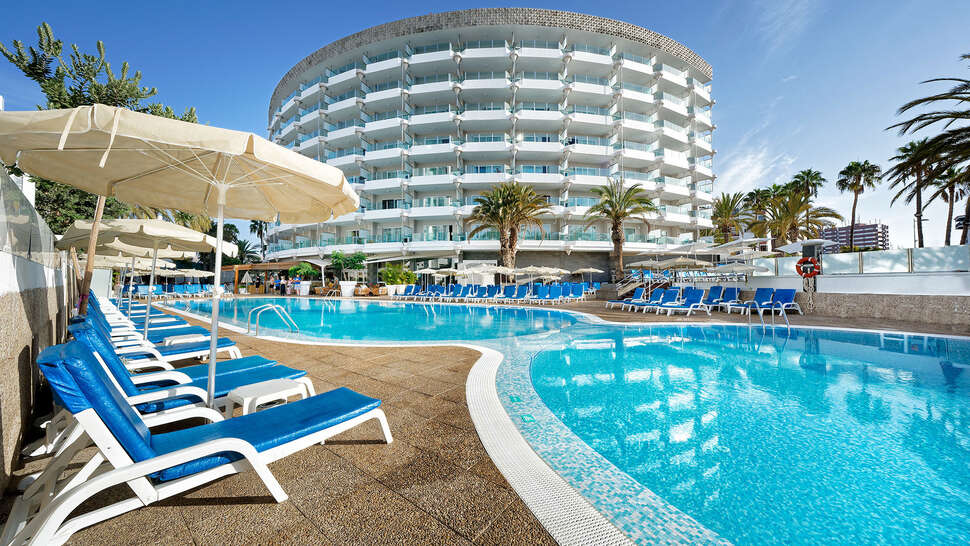 Een foto van de buitenkant van Bull Hotel Escorial & Spa