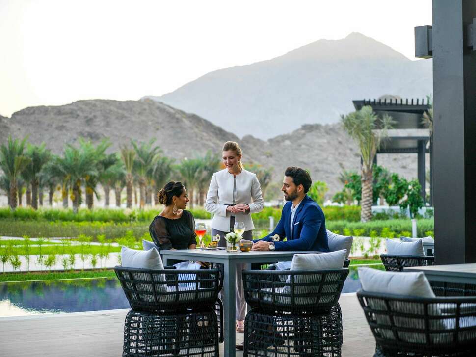 Een foto van het terras bij InterContinental Fujairah Resort