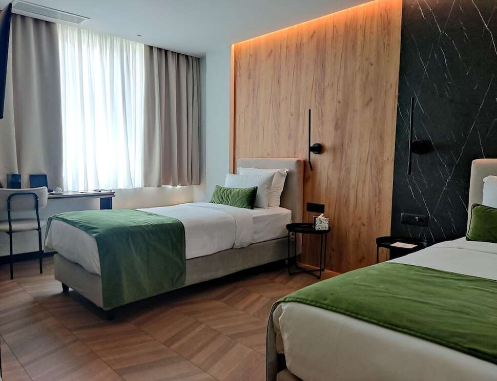 Een foto van The Port Square Hotel