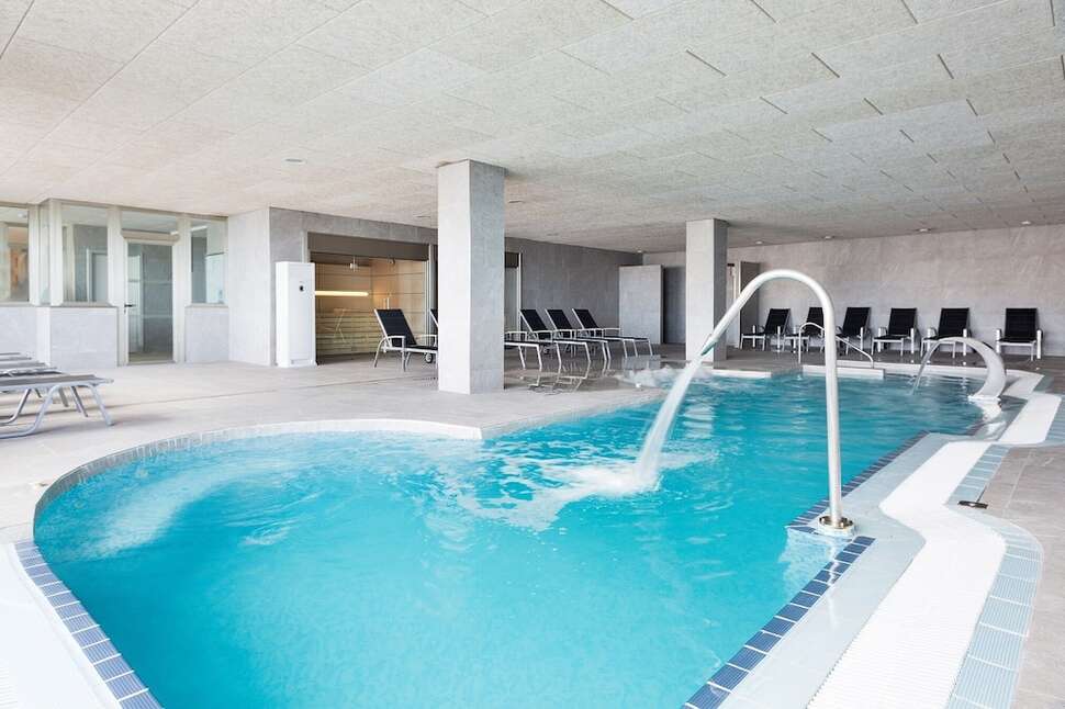 Een foto van het zwembad bij Hotel Best Negresco