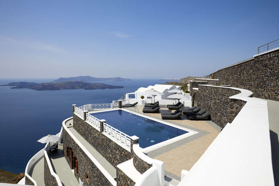 Een foto van het zwembad bij Petit Palace Suites