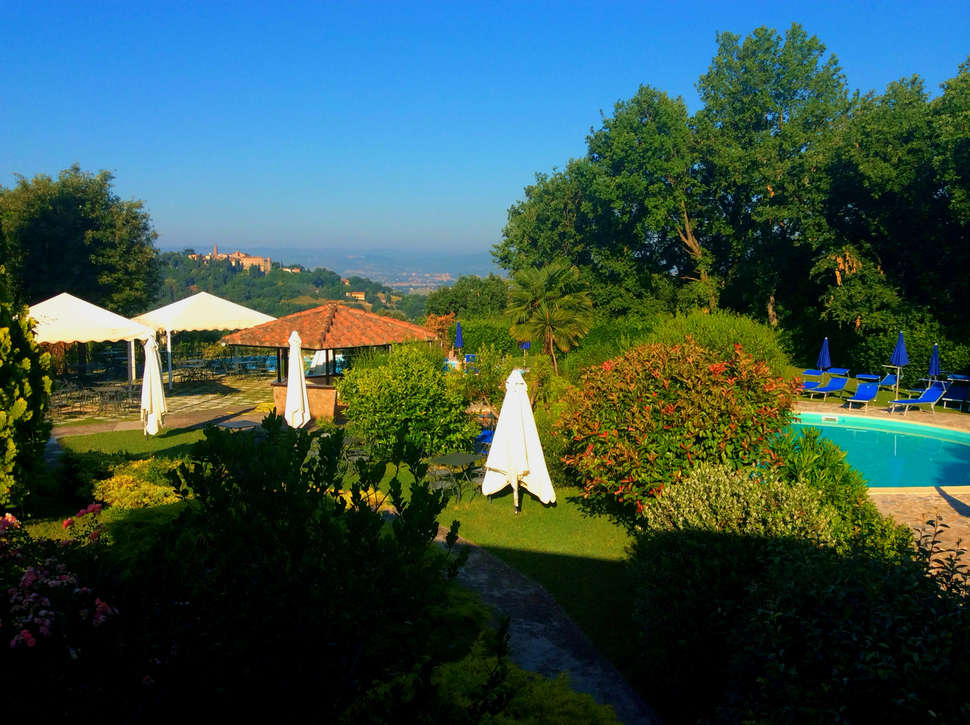 Een foto van het terras bij Abbazia Collemedio Resort & Spa