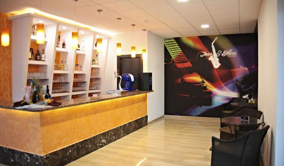 Een foto van het interieur van Sandos Benidorm Suites