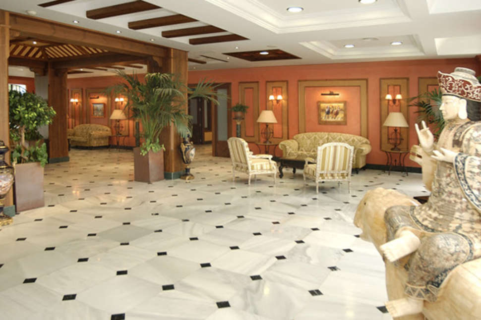Een foto van het interieur van Ilunion Hacienda de Mijas