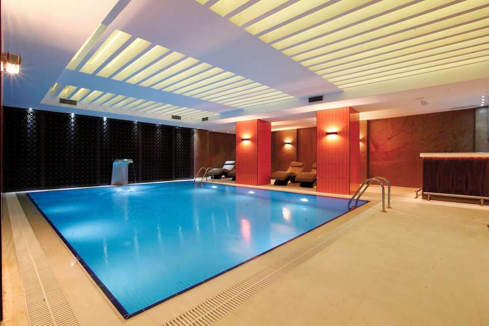 Een foto van het zwembad bij Victory Hotel & Spa