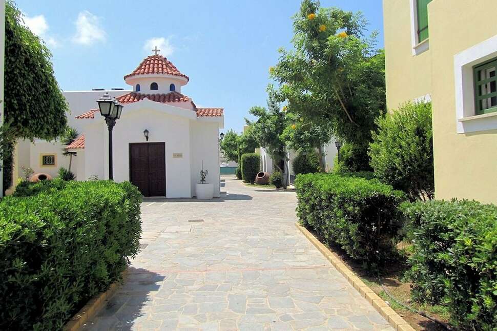 Een foto van de buitenkant van Kefalos Beach Tourist Village