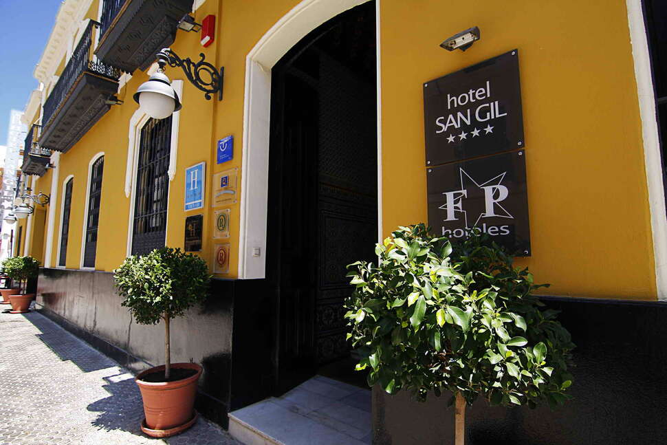 Een foto van de buitenkant van Hotel San Gil