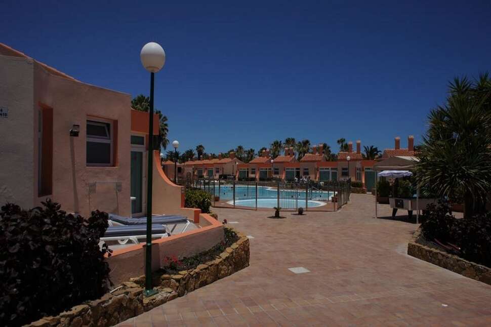 Een foto van de buitenkant van Bungalows Castillo Playa