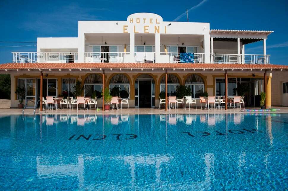 Een foto van het zwembad bij Eleni Hotel