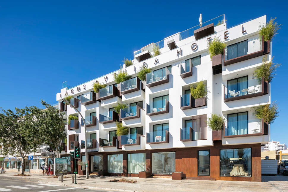 Een foto van de buitenkant van Lagos Avenida Hotel