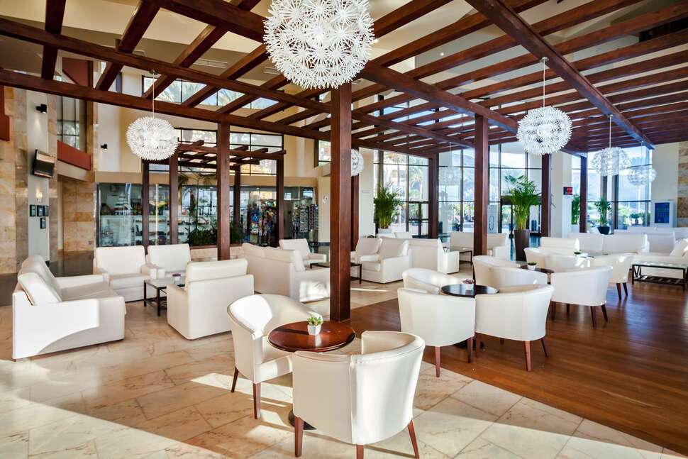 Een foto van het interieur van Occidental Jandia Mar
