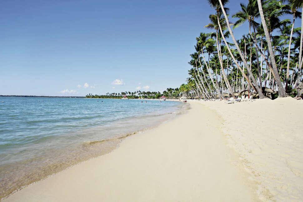 Een foto van het strand bij Luxury Bahia Principe Bouganville