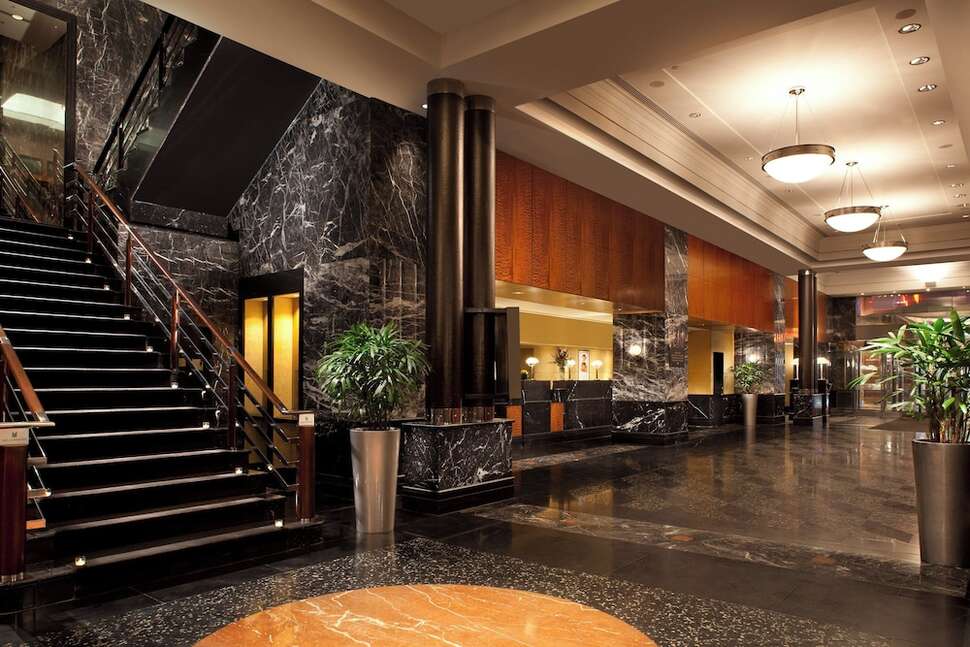 Een foto van het interieur van Millennium Broadway Hotel