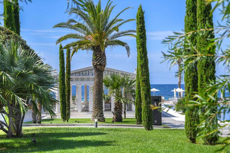 Een foto van het terras bij Hotel Potidea Palace