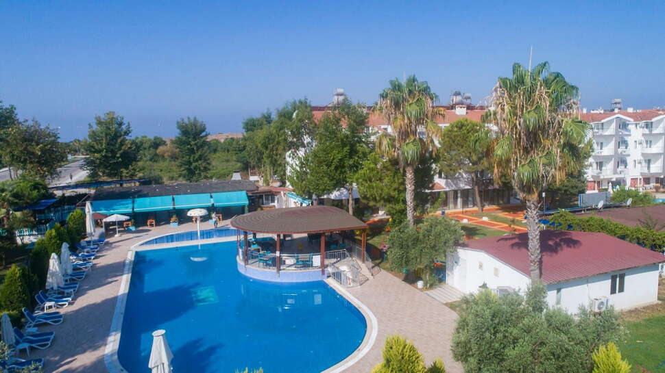 Een foto van het zwembad bij Irem Garden Hotel