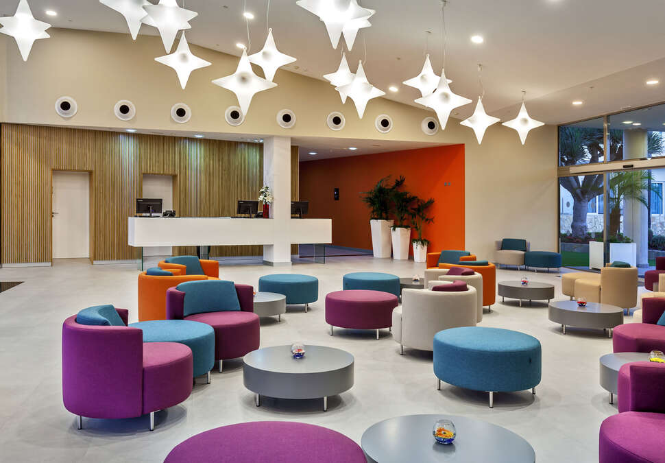 Een foto van het interieur van Barcelo Corralejo Sands