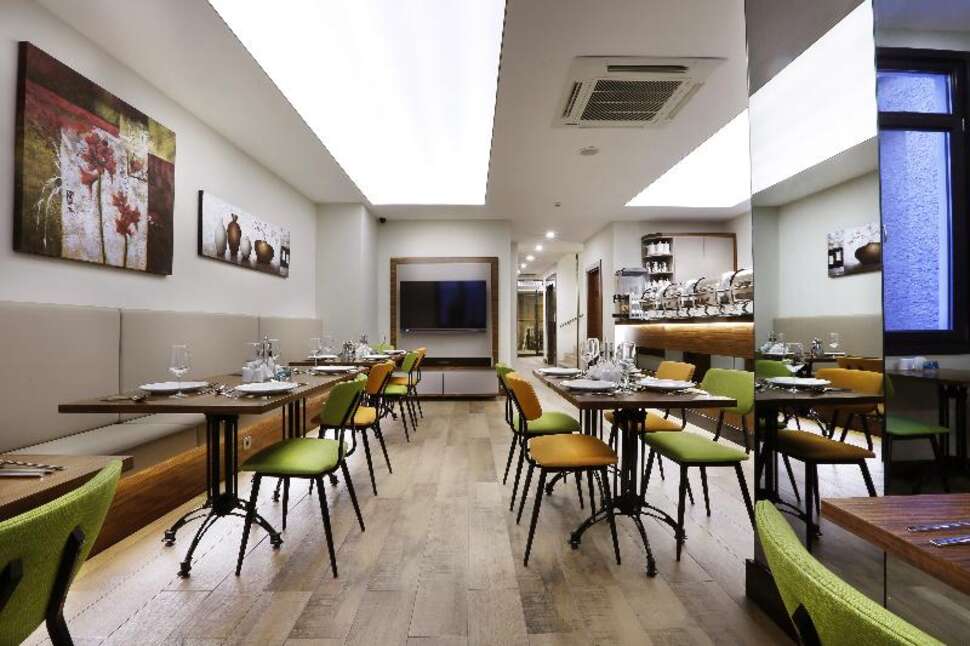 Een foto van The White Orient Hotel
