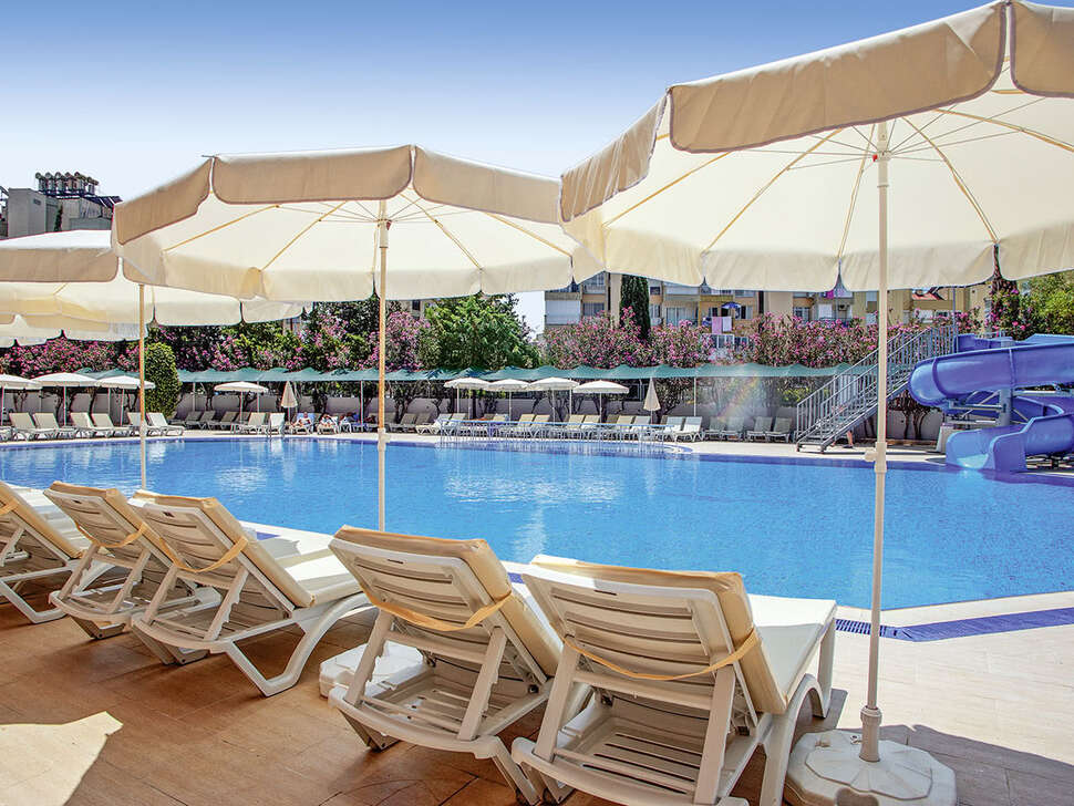 Ein Foto vom Pool im Simply Fine Hotel Alize