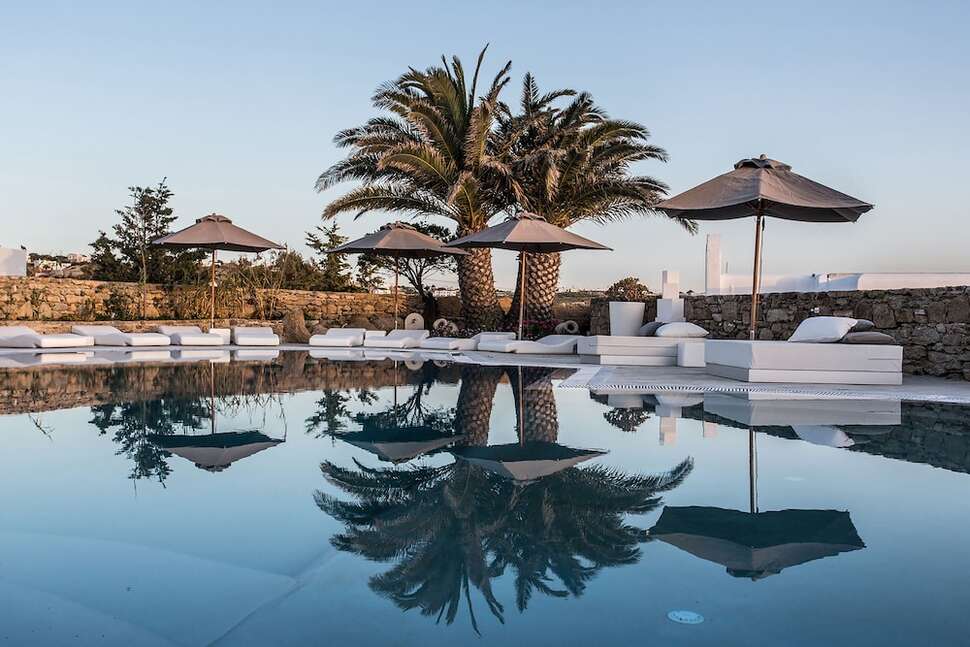 Ein Foto vom Pool im Ostraco Suites