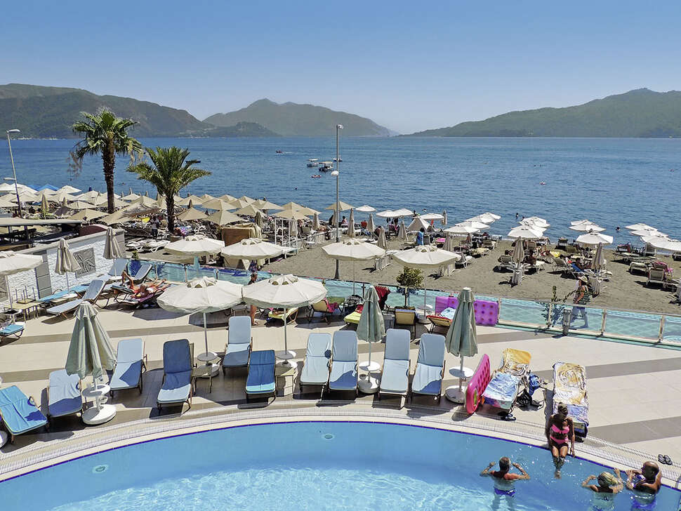 Een foto van het zwembad bij Marbella Hotel