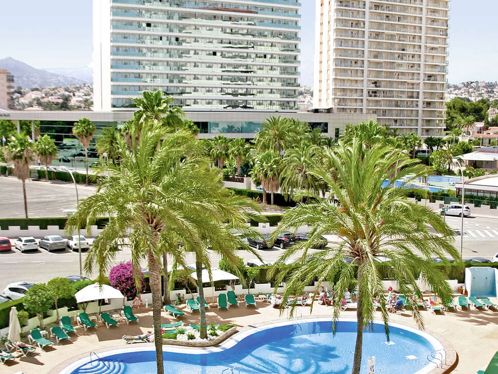 Een foto van het zwembad bij AR Roca Esmeralda & Spa