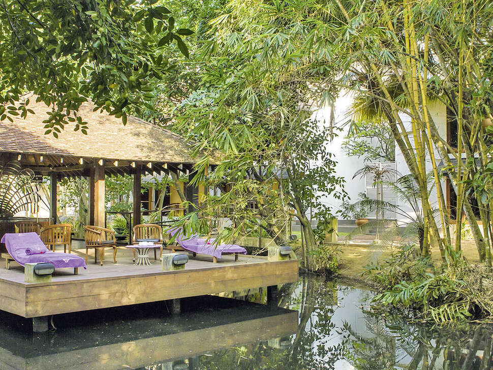 Een foto van het terras bij Tangerine Beach Hotel