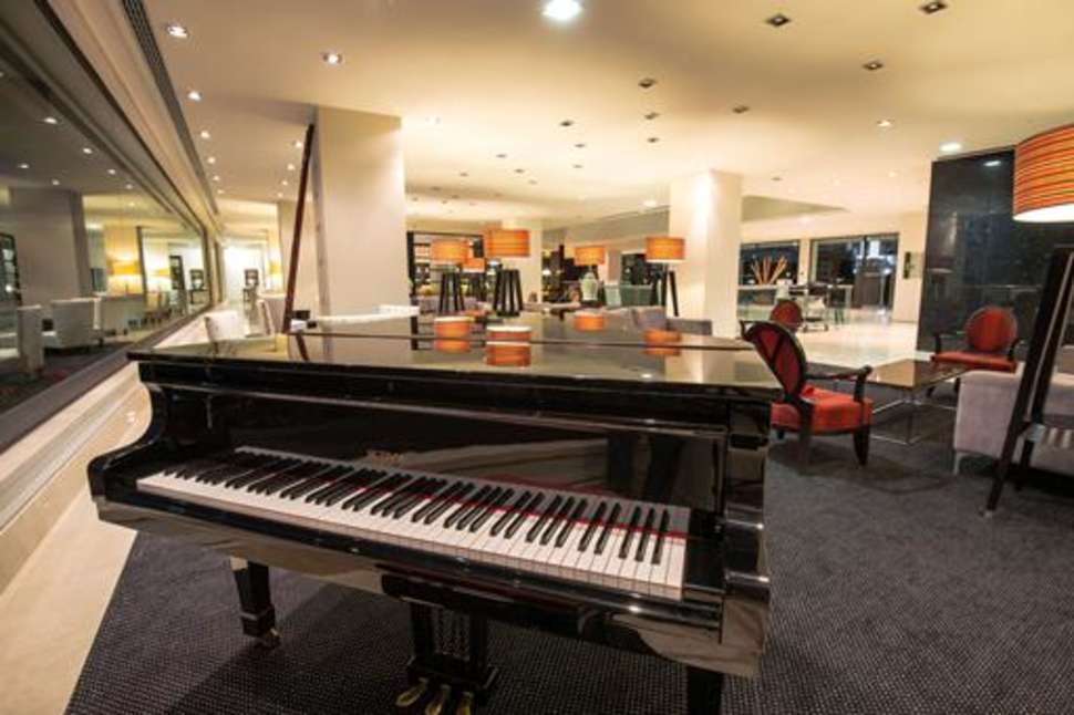 Een foto van het interieur van Azoris Royal Garden Hotel