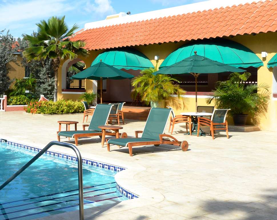 Een foto van het zwembad bij Harbour Village Beach Club