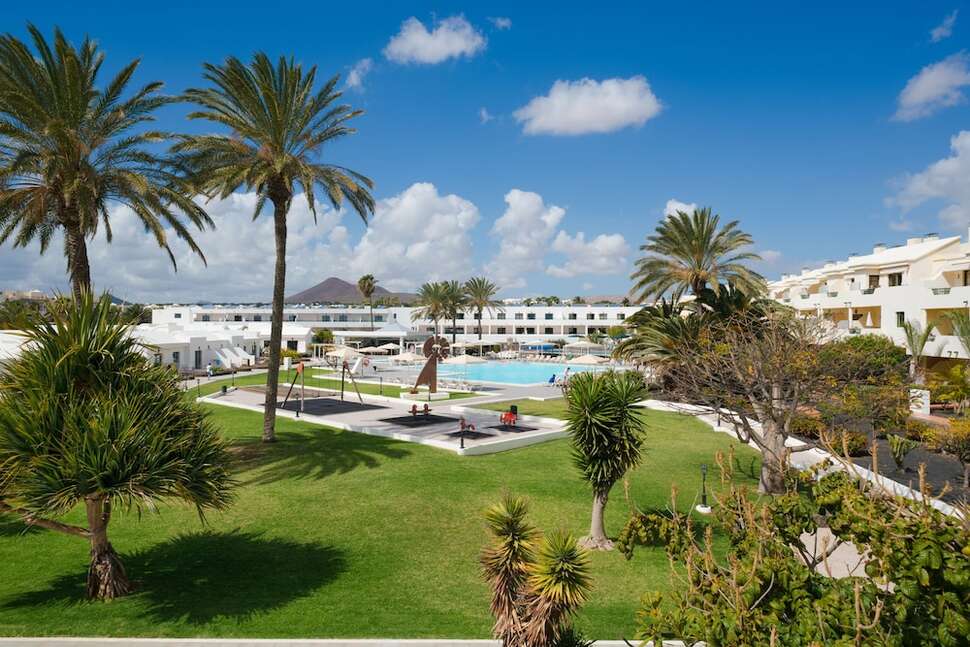 Een foto van het zwembad bij Aparthotel Santa Rosa