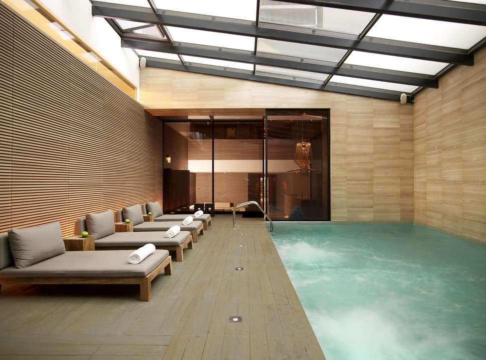 Een foto van het zwembad bij The Met Hotel