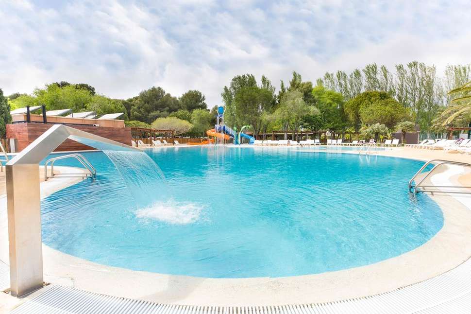 Een foto van het zwembad bij Tamarit Park Resort