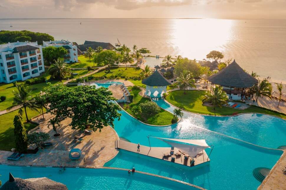 Een foto van het zwembad bij Royal Zanzibar Beach Resort