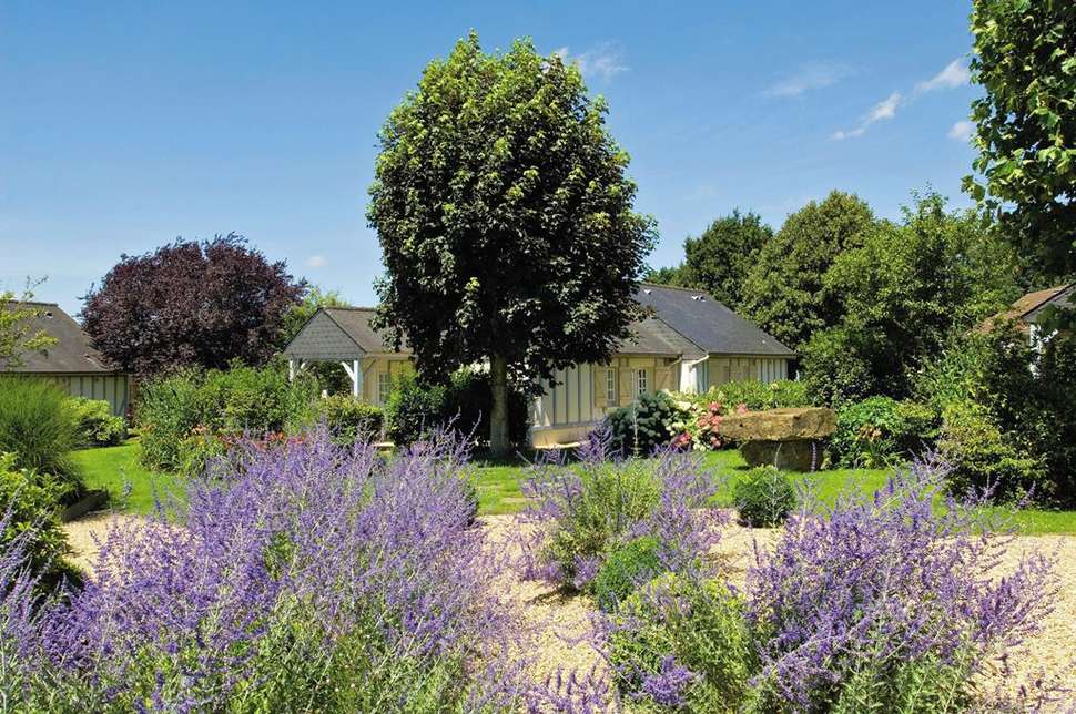 Een foto van de buitenkant van Pierre & Vacances Village Club Normandy Garden
