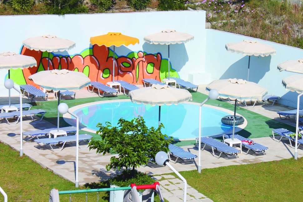 Een foto van het zwembad bij Lymberia Hotel