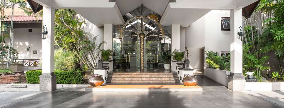 Een foto van de buitenkant van Royal Palms Beach Resort