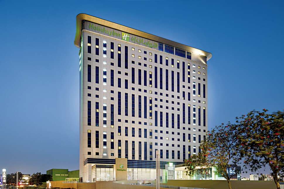Een foto van de buitenkant van Holiday Inn Dubai Festival City