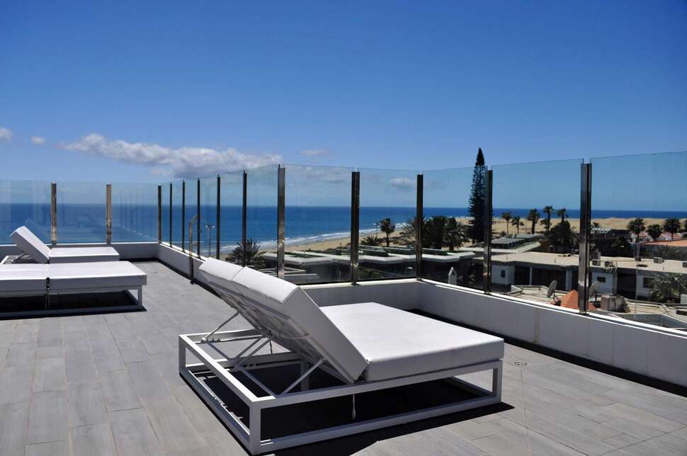 Een foto van het terras bij Appartementen El Palmar