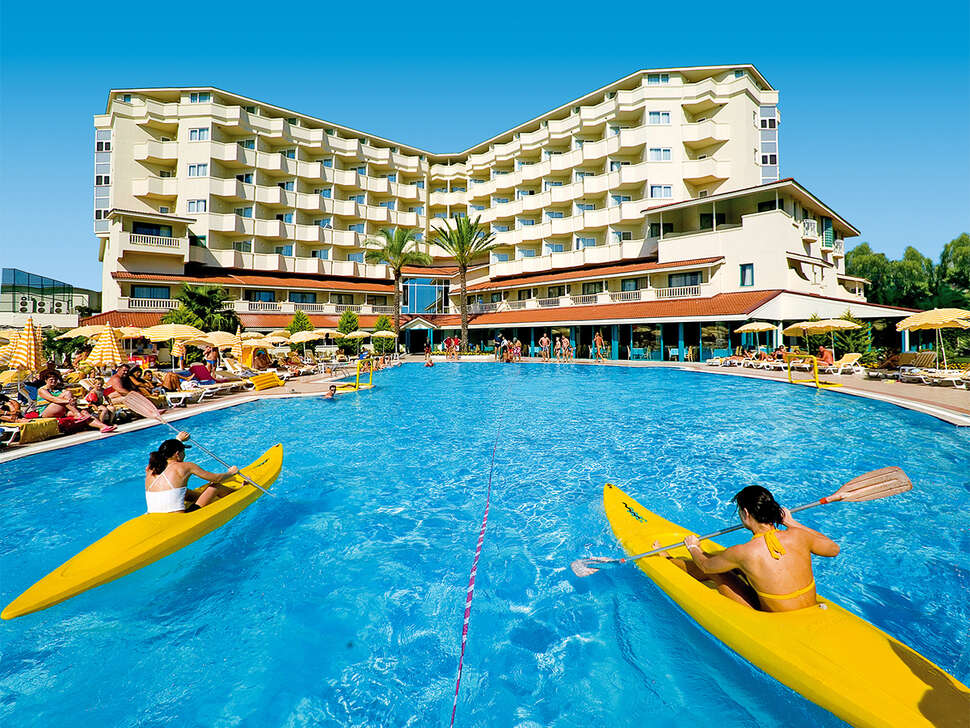 Een foto van het zwembad bij Febeach Hotel Side