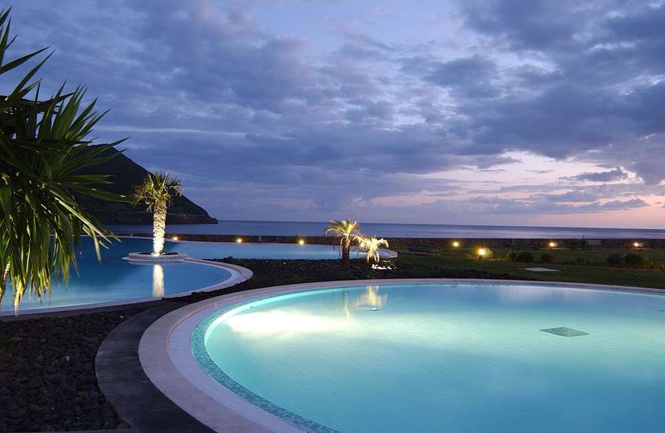 Een foto van het zwembad bij Terceira Mar Hotel