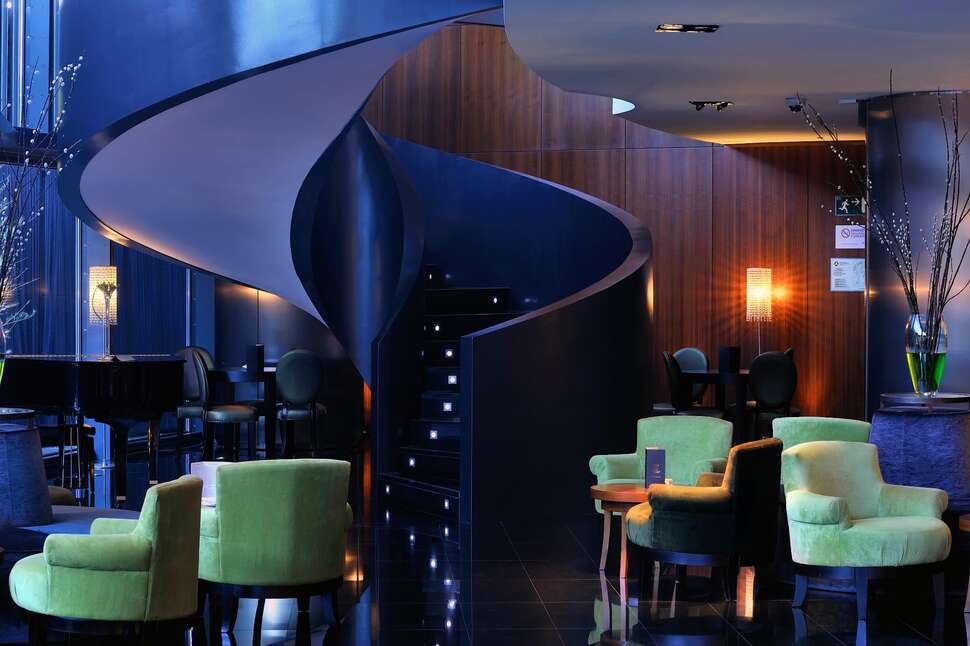Een foto van het interieur van Eurostars Madrid Tower Hotel