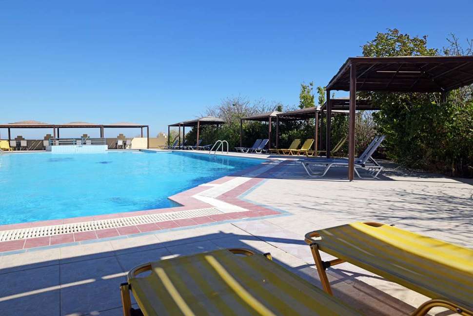 Ein Foto vom Pool im Telhinis Hotel
